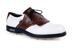 25 Jahre ECCO GOLF, 1996: Das erste Paar ECCO GOLF Schuhe wird in Dänemark verkauft